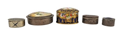 Lot 39 - COLLECTION OF 5 PILL POTS INCLUDING SILVER, CERAMIC & OTHER EXAMPLES