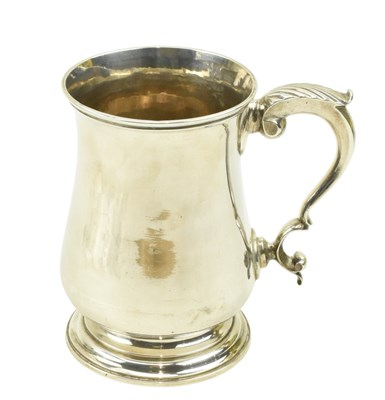 Lot 6 - 18TH CENTURY GEORGE III HALLMARKED SILVER TANKARD