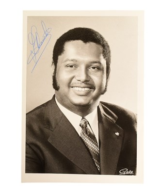 Lot 191 - WORLD LEADERS - JEAN-CLAUDE DUVALIER (D.2014) - SIGNED PHOTOGRAPH