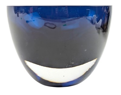 Lot 32 - 20TH CENTURY STUDIO ART GLASS BLUE CASED BOWL