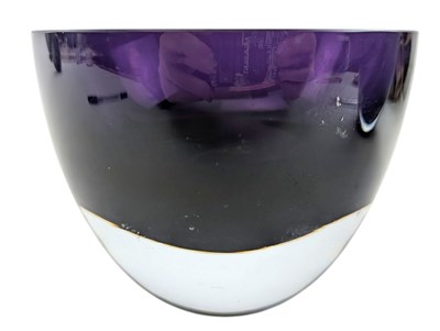 Lot 33 - 20TH CENTURY STUDIO ART GLASS PURPLE CASED BOWL