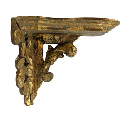 Lot 382 - 18TH CENTURY ITALIAN STYLE CARVED AND GILT BRACKET / SCONCE