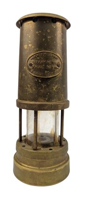 Lot 137 - VINTAGE HOCKLEY LAMP & LIMELIGHT CO BRASS MINERS' COLLIERY LAMP