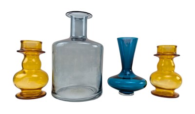 Lot 26 - FOUR VINTAGE & CONTEMPORARY STUDIO ART GLASS VASES IN THE RIIHIMAKI & HOLMEGAARD STYLE