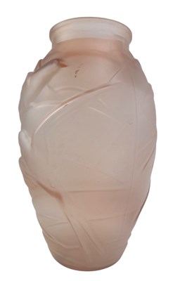 Lot 4 - SOUCHON-NEUVESEL, FRANCE - ART DECO PINK STUDIO ART GLASS 'SWALLOW' VASE