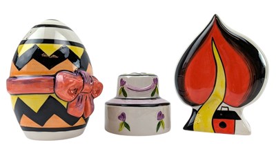 Lot 161 - LORNA BAILEY FOR OLD ELLGREAVE POTTERY - SELECTION OF STUDIO ART POTTERY