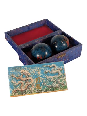 Lot 206 - VINTAGE 20TH CENTURY PAIR OF BOXED STONE MARBLE HEALTHY BALLS