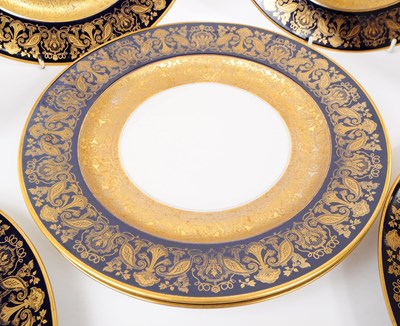 Lot 20 - HAVILAND LIMOGES - EIGHT GILT PORCELAIN PLATES