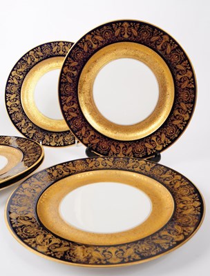Lot 20 - HAVILAND LIMOGES - EIGHT GILT PORCELAIN PLATES