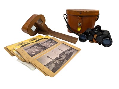 Lot 61 - VINTAGE WOODEN STEREOSCOPE WITH COLLECTION OF CARDS
