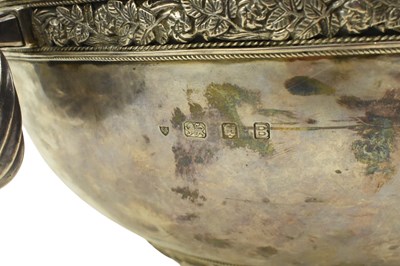 Lot 489 - LARGE GEORGE VI HALLMARKED SILVER LIDDED SOUP TUREEN/LIDDED BOWL