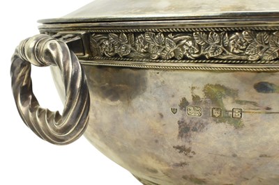 Lot 489 - LARGE GEORGE VI HALLMARKED SILVER LIDDED SOUP TUREEN/LIDDED BOWL
