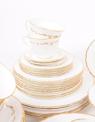 Lot 21 - ROYAL WORCESTER - GOLD CHANITILLY PORCELAIN SERVICE