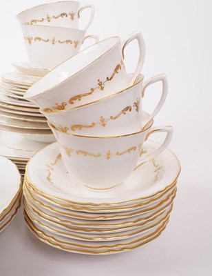 Lot 21 - ROYAL WORCESTER - GOLD CHANITILLY PORCELAIN SERVICE