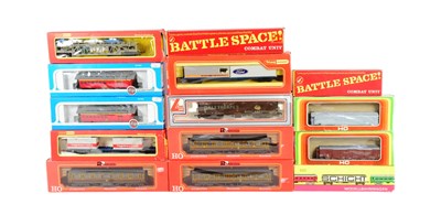 Lot 238 - MODEL RAILWAY - ASSORTED OO GAUGE MODEL RAILWAY ROLLING STOCK COACHES