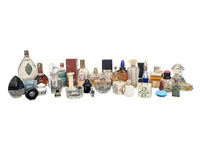 Lot 34 - COLLECTION OF 20TH CENTURY VINTAGE BRANDED PERFUME BOTTLES