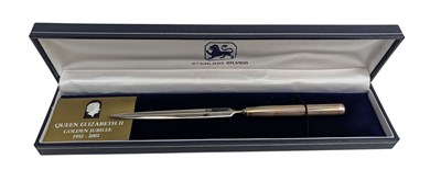 Lot 172 - ELIZABETH II GOLDEN JUBILEE COMMEMORATIVE SILVER LETTER OPENER