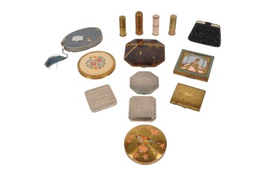 Lot 241 - COLLECTION OF 20TH CENTURY VINTAGE BEAUTY COMPACT CASES AND LIPSTICKS