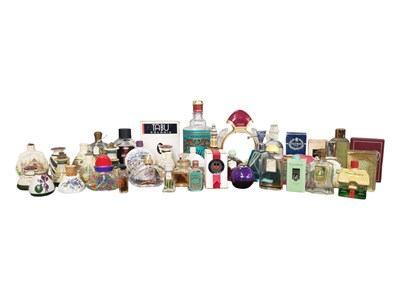 Lot 30 - COLLECTION OF LATE 20TH / 21ST CENTURY VINTAGE PERFUME BOTTLES