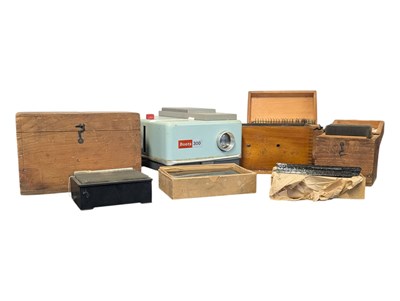 Lot 541 - COLLECTION OF LATE 19TH / 20TH CENTURY GLASS PLATE NEGATIVES WITH PROJECTOR