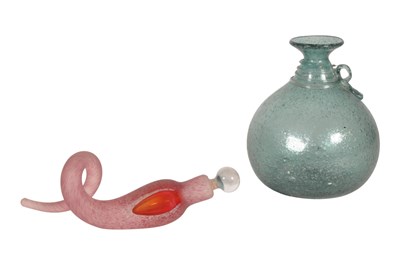 Lot 35 - TWO LATE 20TH CENTURY CONTEMPORARY STUDIO GLASS PIECES