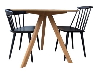 Lot 600 - CONTEMPORARY OAK DINING TABLE & CHAIRS