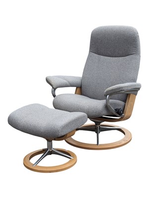 Lot 611 - EKORNES - SCANDINAVIAN CONSUL CLASSIC RECLINER ARMCHAIR & OTTOMAN