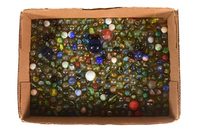 Lot 177 - COLLECTION OF ASSORTED VINTAGE GLASS MARBLES