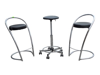 Lot 615 - PAIR OF RETRO 20TH CENTURY CHROME BAR STOOLS & LAB STOOL