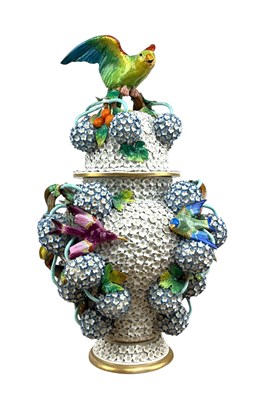 Lot 1 - MEISSEN LATE 19TH CENTURY SCHNEEBALLEN PORCELAIN LIDDED VASE