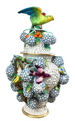 Lot 1 - MEISSEN LATE 19TH CENTURY SCHNEEBALLEN PORCELAIN LIDDED VASE