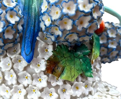 Lot 1 - MEISSEN LATE 19TH CENTURY SCHNEEBALLEN PORCELAIN LIDDED VASE