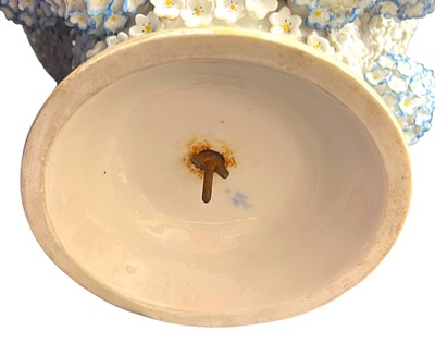 Lot 1 - MEISSEN LATE 19TH CENTURY SCHNEEBALLEN PORCELAIN LIDDED VASE