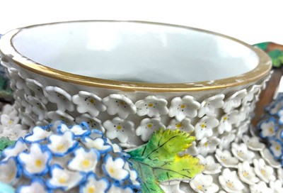 Lot 1 - MEISSEN LATE 19TH CENTURY SCHNEEBALLEN PORCELAIN LIDDED VASE