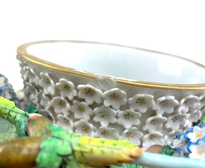 Lot 1 - MEISSEN LATE 19TH CENTURY SCHNEEBALLEN PORCELAIN LIDDED VASE