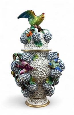 Lot 1 - MEISSEN LATE 19TH CENTURY SCHNEEBALLEN PORCELAIN LIDDED VASE