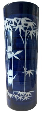 Lot 91 - 20TH CENTURY CHINESE / JAPANESE BLUE AND WHITE PORCELAIN VASE