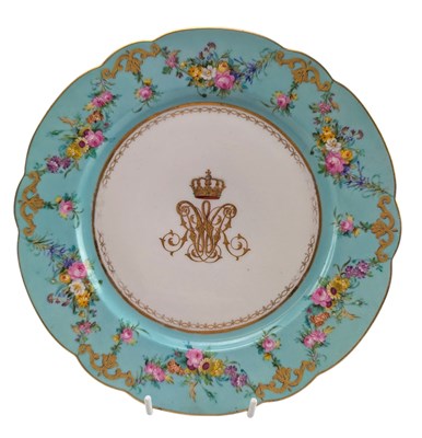 Lot 36 - BERLIN KPM 19TH CENTURY HAND PAINTED PORCELAIN PLATE WITH FAMILY CREST