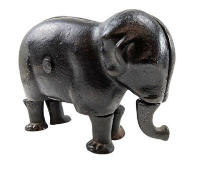 Lot 83 - LATE 19TH CENTURY IVES TOY COMPANY USA CAST IRON ARTICULATED ELEPHANT TOY
