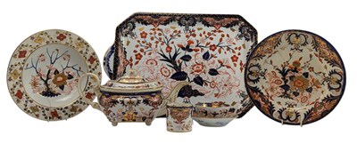 Lot 13 - SEVEN EARLY 19TH CENTURY CROWN DERBY KINGS IMARI DINNER SERVICE PIECES