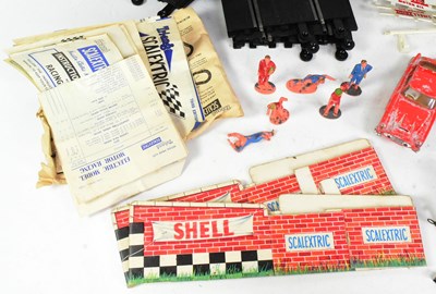 Lot 357 - SCALEXTRIC - COLLECTION OF VINTAGE SCALEXTRIC CARS & ACCESSORIES
