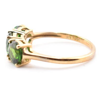 Lot 240 - HALLMARKED 9CT GOLD & CHROME DIOPSIDE THREE STONE RING