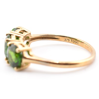 Lot 240 - HALLMARKED 9CT GOLD & CHROME DIOPSIDE THREE STONE RING