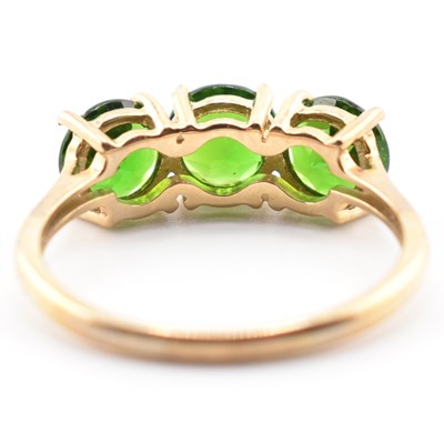 Lot 240 - HALLMARKED 9CT GOLD & CHROME DIOPSIDE THREE STONE RING