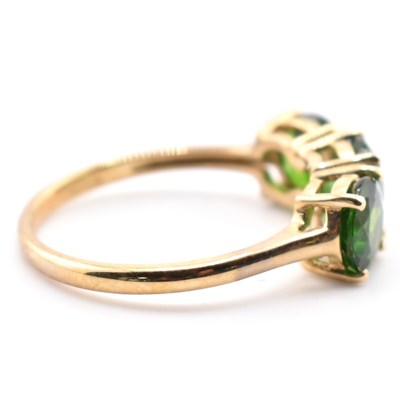 Lot 240 - HALLMARKED 9CT GOLD & CHROME DIOPSIDE THREE STONE RING