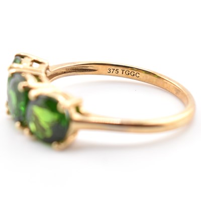 Lot 240 - HALLMARKED 9CT GOLD & CHROME DIOPSIDE THREE STONE RING