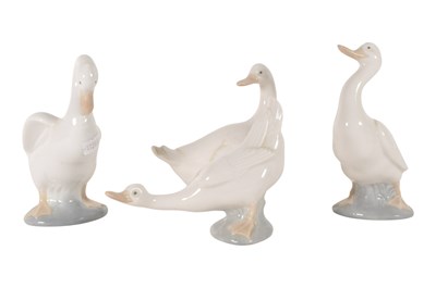 Lot 59 - LLADRO NAO - FOUR 20TH CENTURY PORCELAIN DUCK FIGURES