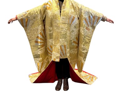 Lot 101 - RETRO 20TH CENTURY JAPANESE EMBROIDERED WEDDING KIMONO