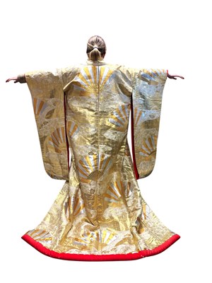 Lot 101 - RETRO 20TH CENTURY JAPANESE EMBROIDERED WEDDING KIMONO