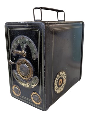 Lot 272 - HUNTLEY & PALMERS - 20TH CENTURY VINTAGE CAMERA SHAPED BISCUIT TIN